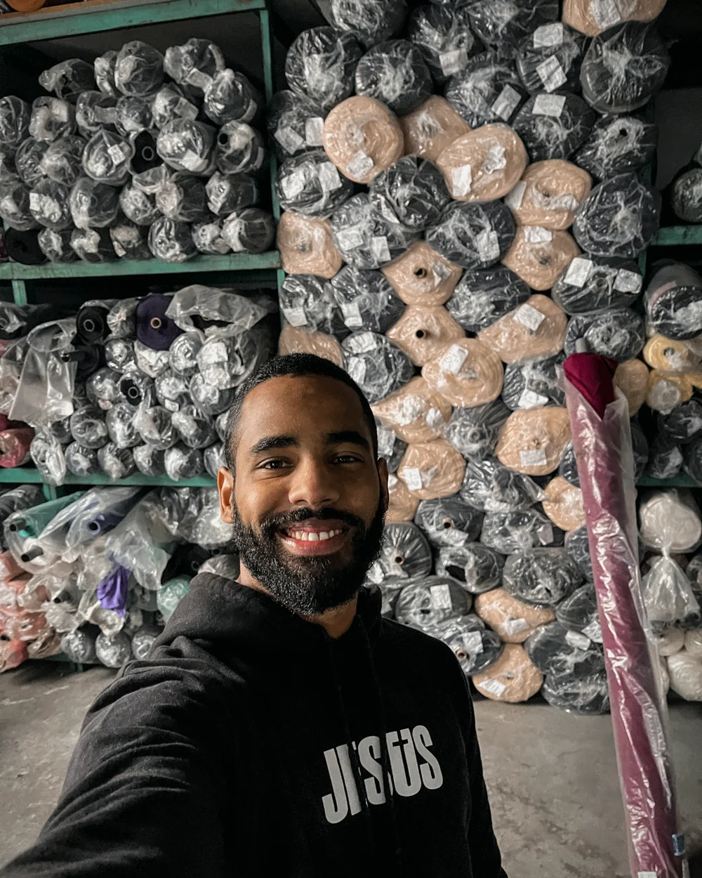Jean Henrique no galpão da Presente de Deus